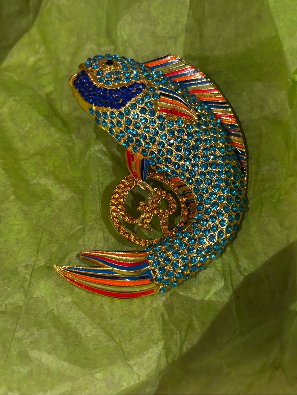 Jeweled large Blue Fish Brooch - Decorative Pet Fish Accessory - Picture 4 of 4